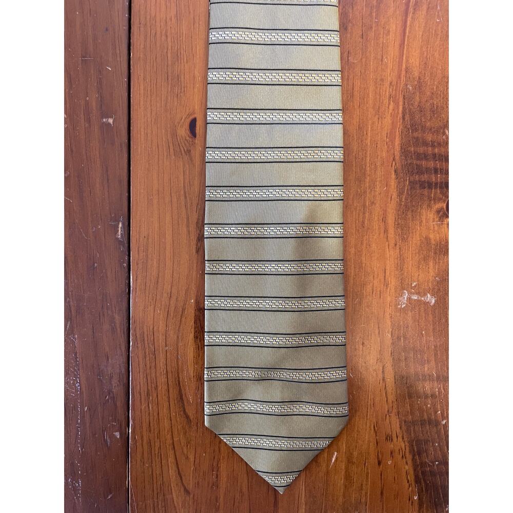 Roundtree & Yorke Handmade Tie All Silk Made in USA Hand Sewn Gold Stripe Formal